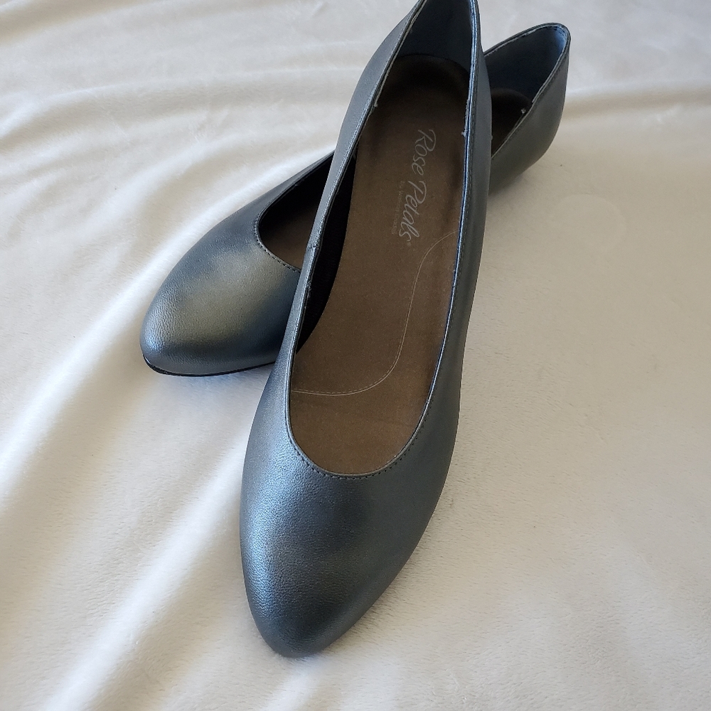 NWOT Rose Petals by Walking CradlePewter 8.5 N